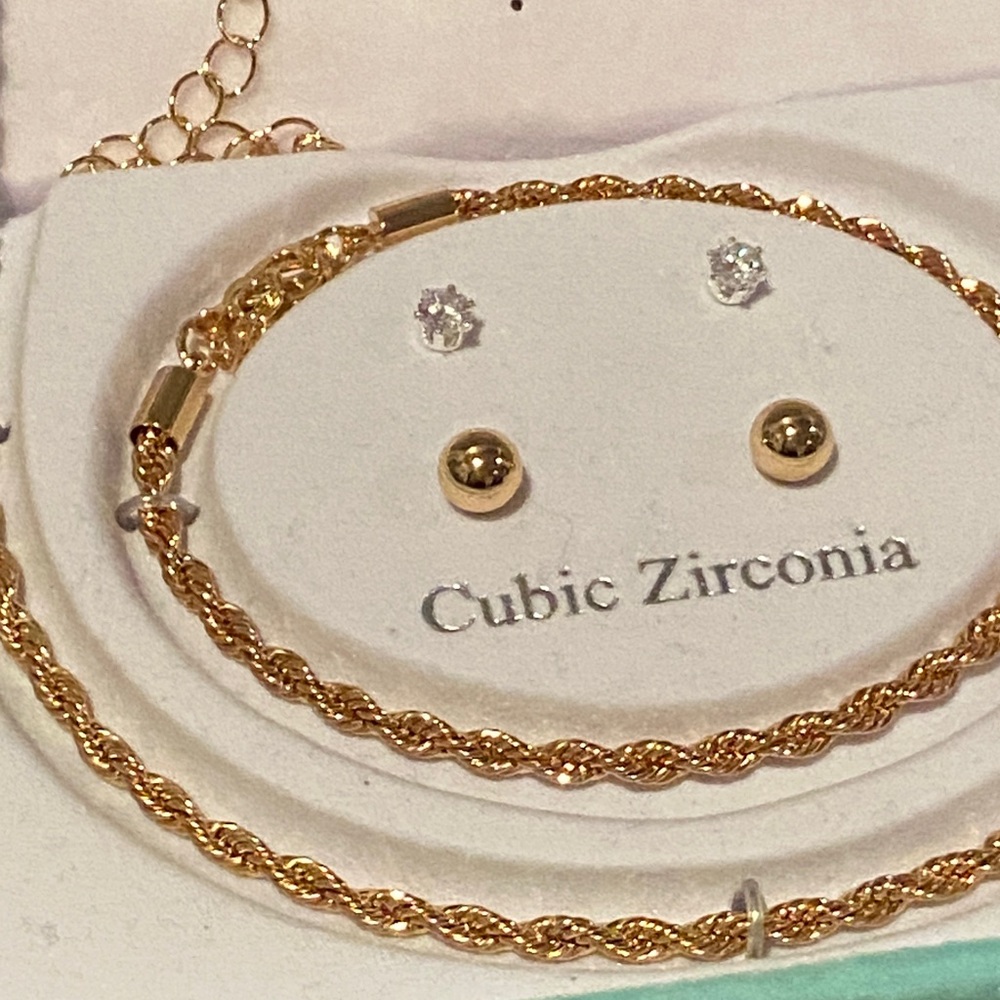 NWT Gold Cubic Zirconia Jewelry Set